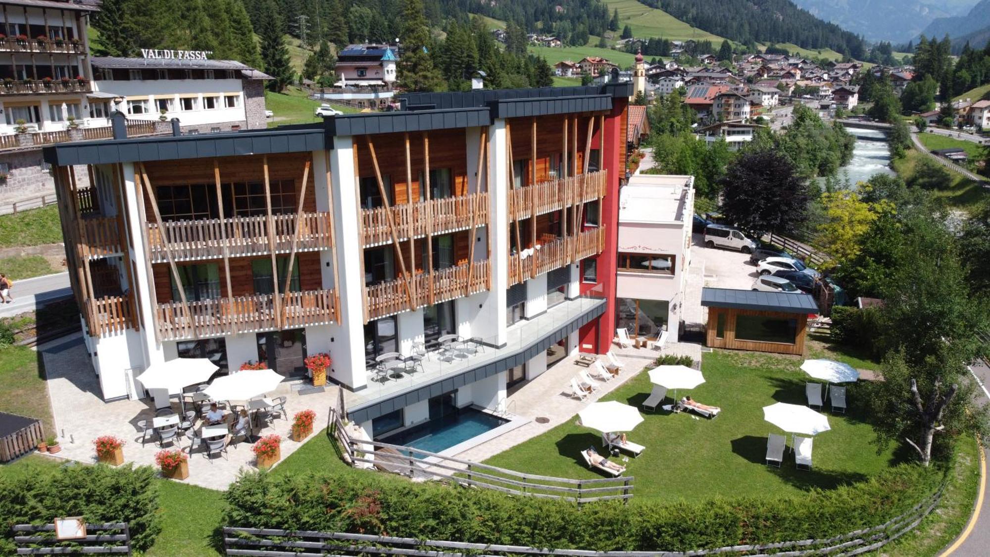 Hotel Miravalle Soraga Exterior photo